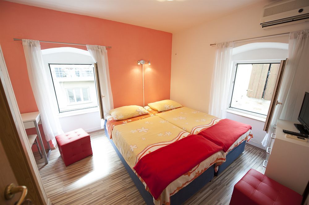 Damira Rooms Split Exterior photo