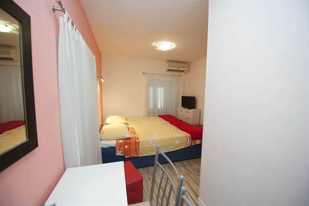 Damira Rooms Split Exterior photo